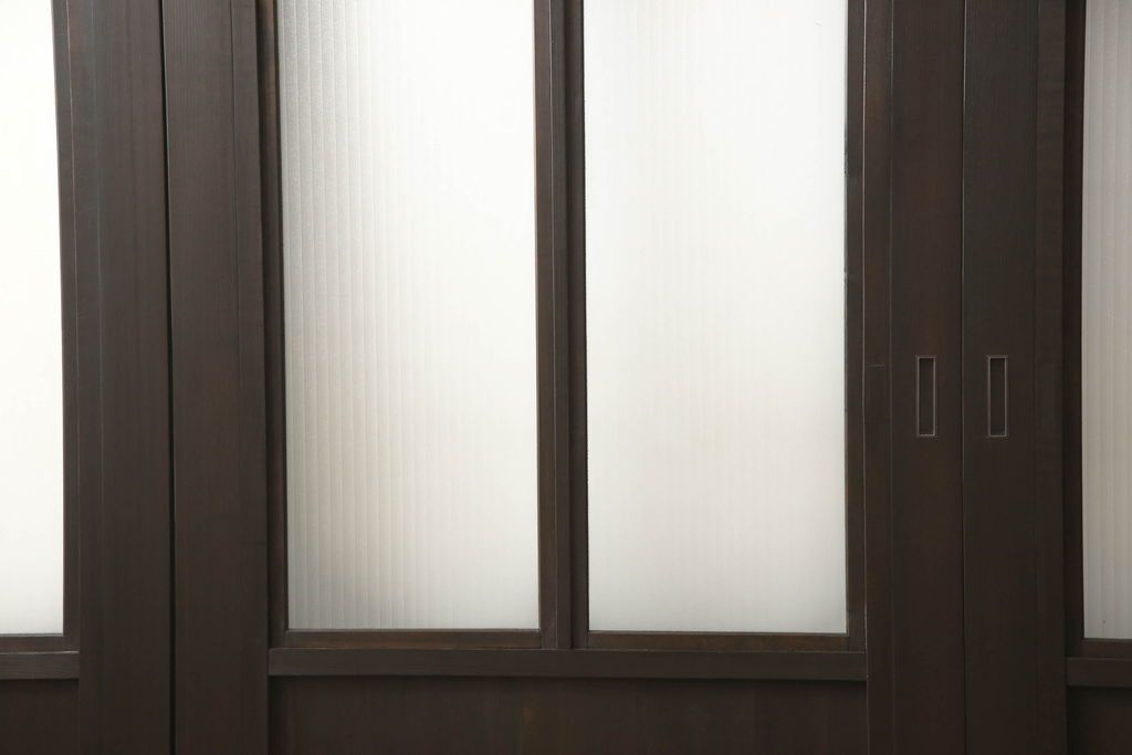 ガラス戸4枚をリペア&カスタム!高さと幅をリサイズし、ダークブラウン色に着色。(引き戸、建具)