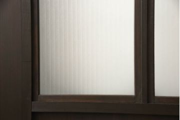 ガラス戸4枚をリペア&カスタム!高さと幅をリサイズし、ダークブラウン色に着色。(引き戸、建具)