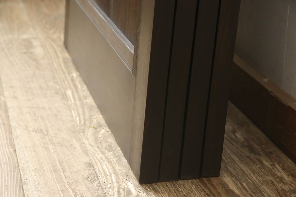 ガラス戸4枚をリペア&カスタム!高さと幅をリサイズし、ダークブラウン色に着色。(引き戸、建具)