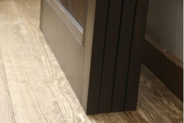 ガラス戸4枚をリペア&カスタム!高さと幅をリサイズし、ダークブラウン色に着色。(引き戸、建具)