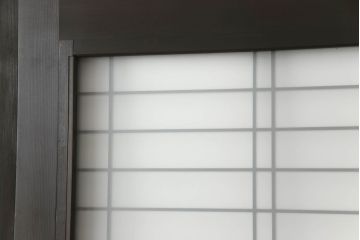 ガラス戸4枚をリペア&カスタム!高さと幅をリサイズし、ダークブラウン色に着色。(引き戸、建具)