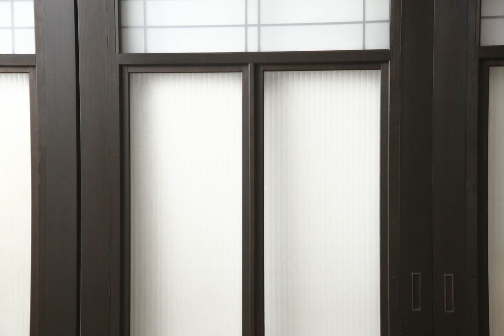 ガラス戸4枚をリペア&カスタム!高さと幅をリサイズし、ダークブラウン色に着色。(引き戸、建具)