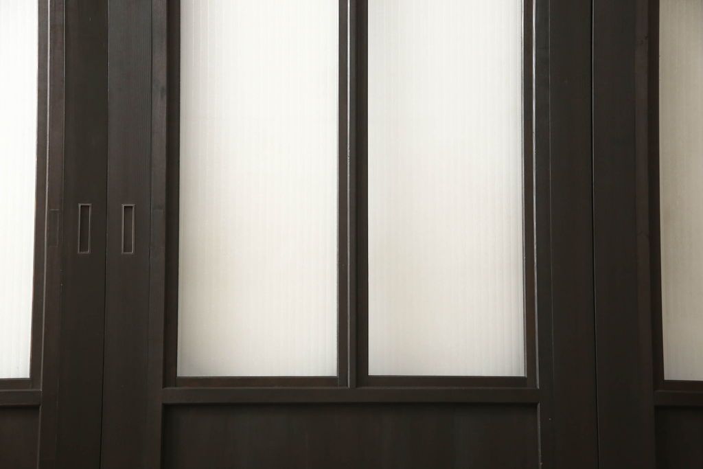 ガラス戸4枚をリペア&カスタム!高さと幅をリサイズし、ダークブラウン色に着色。(引き戸、建具)