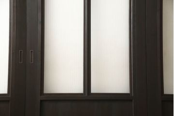 ガラス戸4枚をリペア&カスタム!高さと幅をリサイズし、ダークブラウン色に着色。(引き戸、建具)