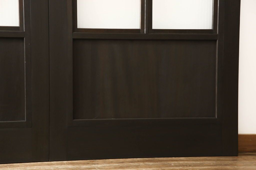 ガラス戸4枚をリペア&カスタム!高さと幅をリサイズし、ダークブラウン色に着色。(引き戸、建具)