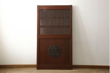 蔵戸をリペア&カスタム!格子裏面にガラスを組み入れ、表面は漆塗りを活かし、裏面は表面と近しい雰囲気になるよう着色。(玄関戸、玄関ドア、引き戸)