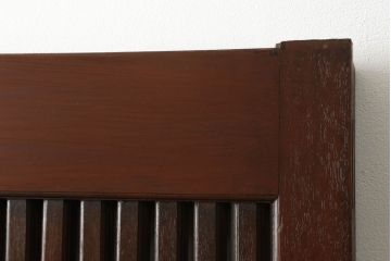 蔵戸をリペア&カスタム!格子裏面にガラスを組み入れ、表面は漆塗りを活かし、裏面は表面と近しい雰囲気になるよう着色。(玄関戸、玄関ドア、引き戸)