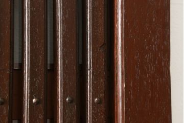 蔵戸をリペア&カスタム!格子裏面にガラスを組み入れ、表面は漆塗りを活かし、裏面は表面と近しい雰囲気になるよう着色。(玄関戸、玄関ドア、引き戸)