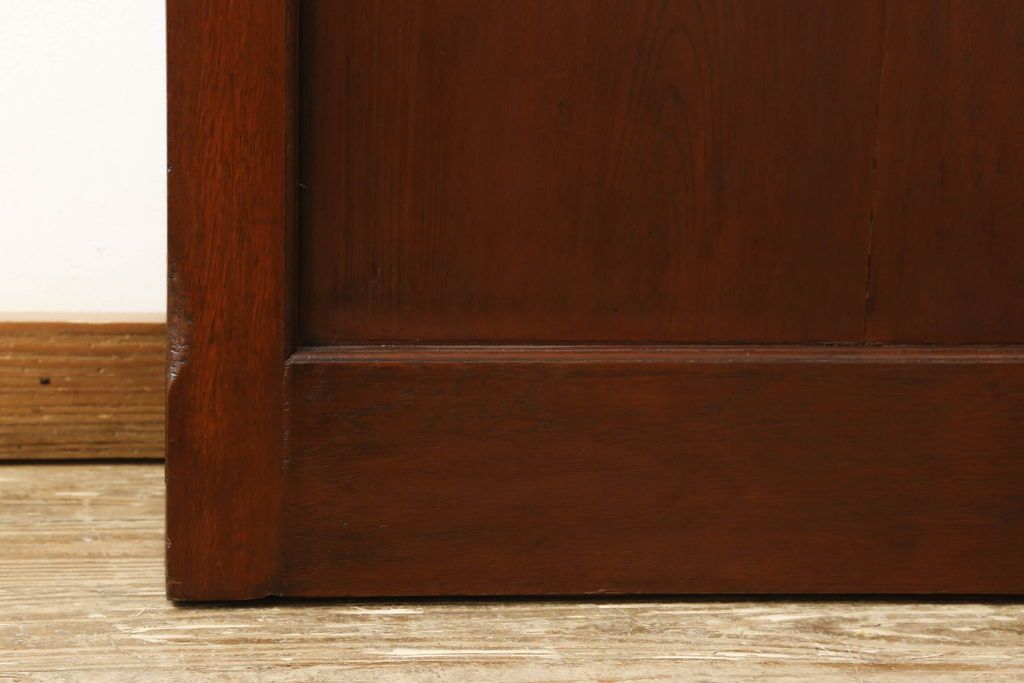 蔵戸をリペア&カスタム!格子裏面にガラスを組み入れ、表面は漆塗りを活かし、裏面は表面と近しい雰囲気になるよう着色。(玄関戸、玄関ドア、引き戸)