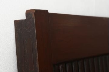 蔵戸をリペア&カスタム!格子裏面にガラスを組み入れ、表面は漆塗りを活かし、裏面は表面と近しい雰囲気になるよう着色。(玄関戸、玄関ドア、引き戸)