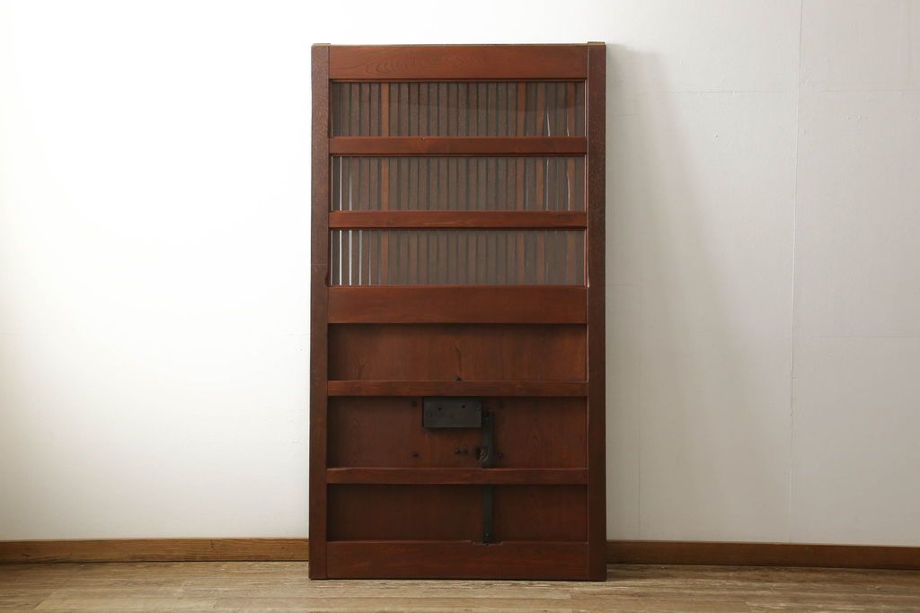 蔵戸をリペア&カスタム!格子裏面にガラスを組み入れ、表面は漆塗りを活かし、裏面は表面と近しい雰囲気になるよう着色。(玄関戸、玄関ドア、引き戸)