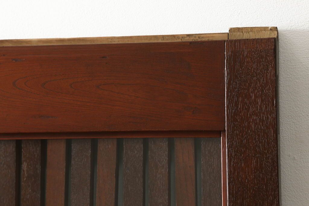 蔵戸をリペア&カスタム!格子裏面にガラスを組み入れ、表面は漆塗りを活かし、裏面は表面と近しい雰囲気になるよう着色。(玄関戸、玄関ドア、引き戸)