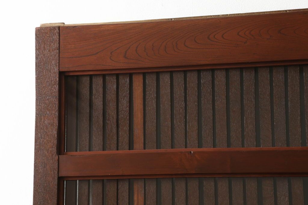 蔵戸をリペア&カスタム!格子裏面にガラスを組み入れ、表面は漆塗りを活かし、裏面は表面と近しい雰囲気になるよう着色。(玄関戸、玄関ドア、引き戸)