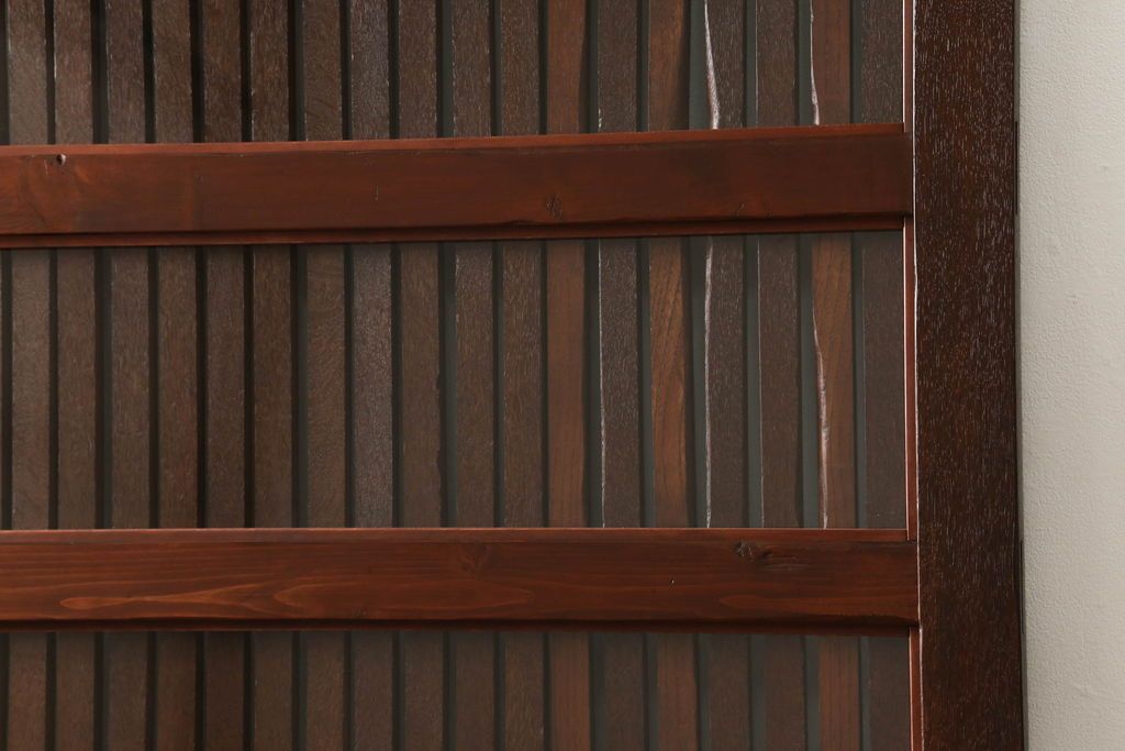 蔵戸をリペア&カスタム!格子裏面にガラスを組み入れ、表面は漆塗りを活かし、裏面は表面と近しい雰囲気になるよう着色。(玄関戸、玄関ドア、引き戸)