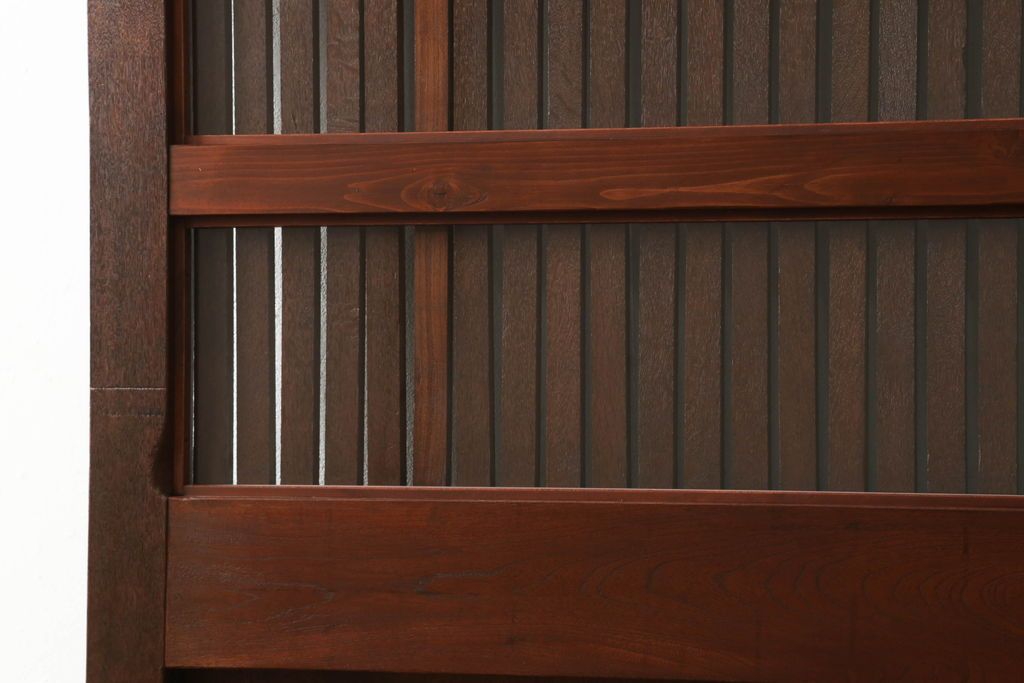 蔵戸をリペア&カスタム!格子裏面にガラスを組み入れ、表面は漆塗りを活かし、裏面は表面と近しい雰囲気になるよう着色。(玄関戸、玄関ドア、引き戸)