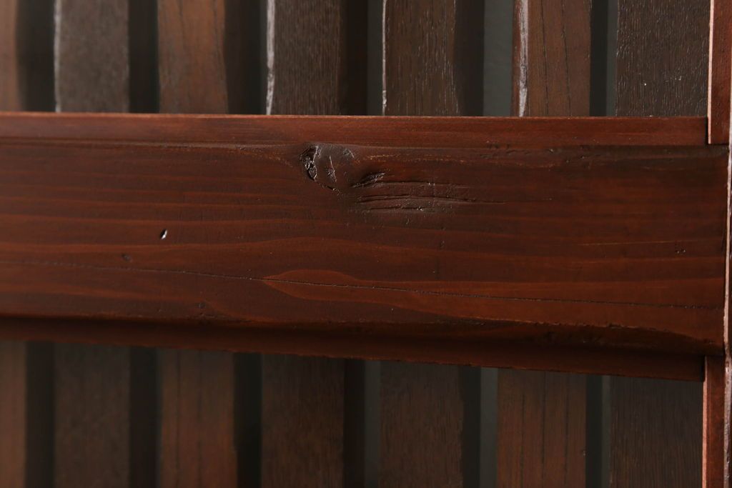 蔵戸をリペア&カスタム!格子裏面にガラスを組み入れ、表面は漆塗りを活かし、裏面は表面と近しい雰囲気になるよう着色。(玄関戸、玄関ドア、引き戸)