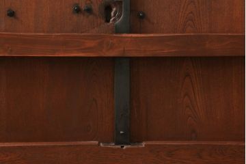 蔵戸をリペア&カスタム!格子裏面にガラスを組み入れ、表面は漆塗りを活かし、裏面は表面と近しい雰囲気になるよう着色。(玄関戸、玄関ドア、引き戸)