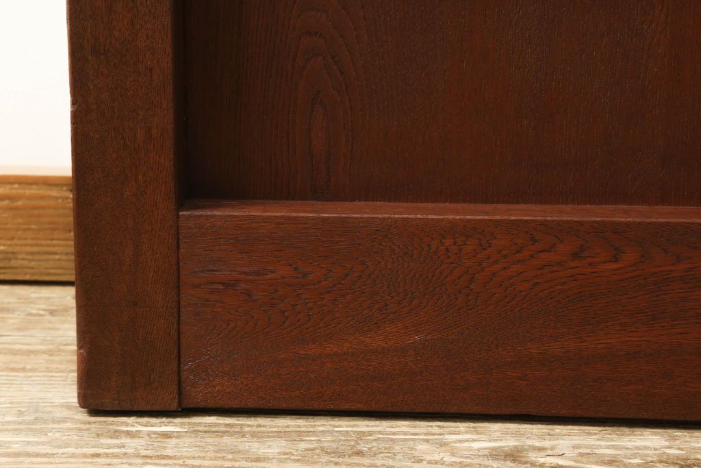 蔵戸をリペア&カスタム!格子裏面にガラスを組み入れ、表面は漆塗りを活かし、裏面は表面と近しい雰囲気になるよう着色。(玄関戸、玄関ドア、引き戸)