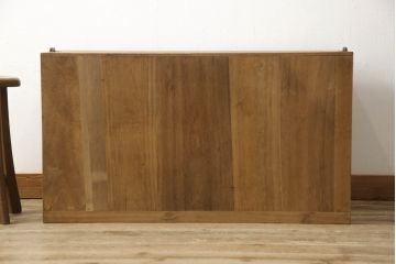 箪笥の見た目を変えずに綺麗にリペア!天板裏から天板を補強。本体は現状の品物に合わせて1トーン程落ち着いた色に着色。(ローボード、テレビ台、チェスト、引き出し、桐箪笥、桐たんす)