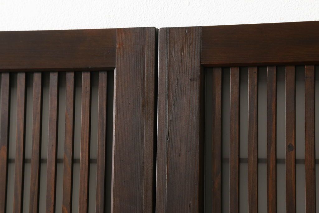 格子ガラス戸2枚をリペア&カスタム!高さと幅をリサイズし、V字戸車を取り付け、付け足した部材や、カットした面は本体の色味に合わせて着色。(引き戸、ガラス帯戸)