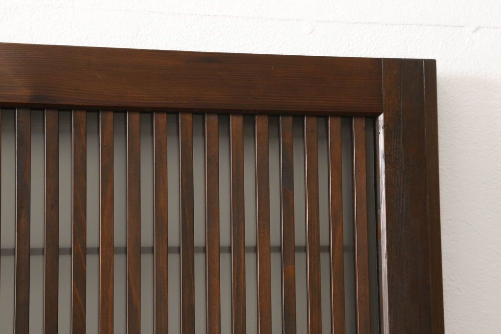 格子ガラス戸2枚をリペア&カスタム!高さと幅をリサイズし、V字戸車を取り付け、付け足した部材や、カットした面は本体の色味に合わせて着色。(引き戸、ガラス帯戸)