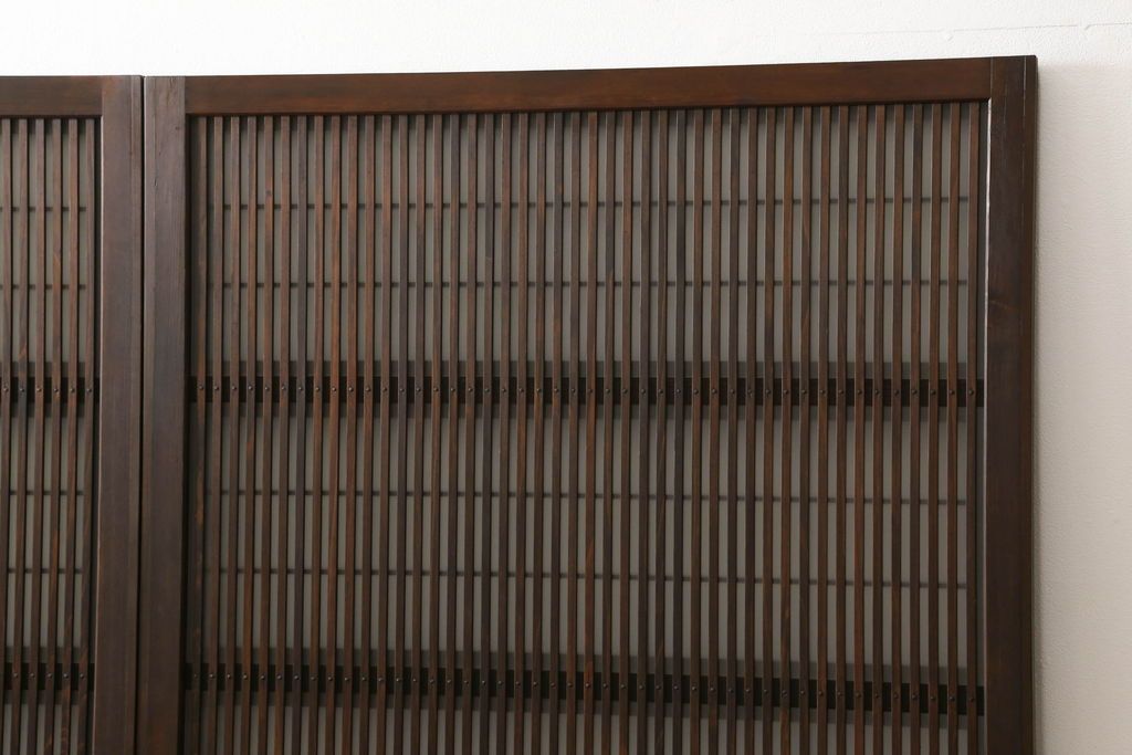 格子ガラス戸2枚をリペア&カスタム!高さと幅をリサイズし、V字戸車を取り付け、付け足した部材や、カットした面は本体の色味に合わせて着色。(引き戸、ガラス帯戸)