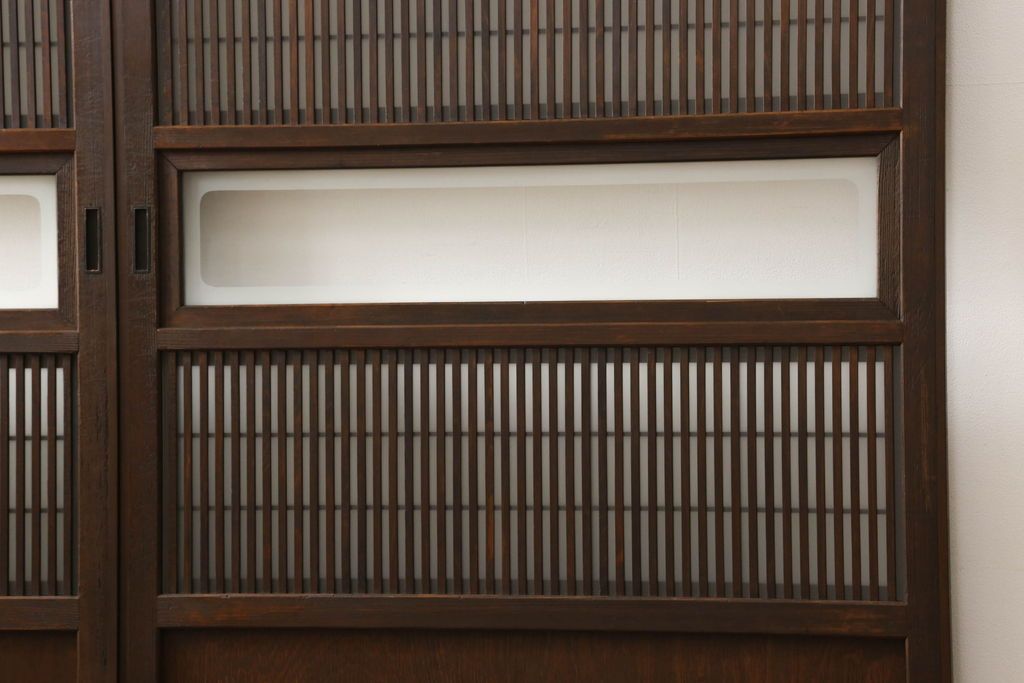 格子ガラス戸2枚をリペア&カスタム!高さと幅をリサイズし、V字戸車を取り付け、付け足した部材や、カットした面は本体の色味に合わせて着色。(引き戸、ガラス帯戸)