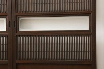 格子ガラス戸2枚をリペア&カスタム!高さと幅をリサイズし、V字戸車を取り付け、付け足した部材や、カットした面は本体の色味に合わせて着色。(引き戸、ガラス帯戸)