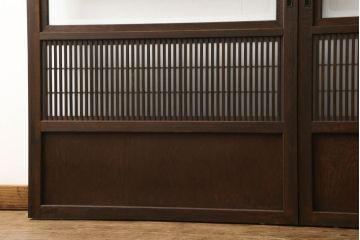 格子ガラス戸2枚をリペア&カスタム!高さと幅をリサイズし、V字戸車を取り付け、付け足した部材や、カットした面は本体の色味に合わせて着色。(引き戸、ガラス帯戸)