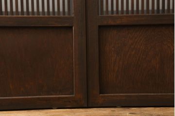 格子ガラス戸2枚をリペア&カスタム!高さと幅をリサイズし、V字戸車を取り付け、付け足した部材や、カットした面は本体の色味に合わせて着色。(引き戸、ガラス帯戸)