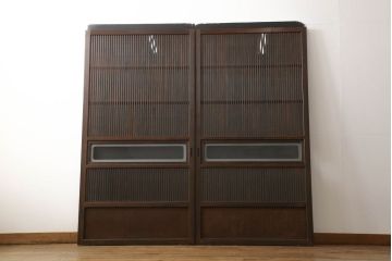 格子ガラス戸2枚をリペア&カスタム!高さと幅をリサイズし、V字戸車を取り付け、付け足した部材や、カットした面は本体の色味に合わせて着色。(引き戸、ガラス帯戸)