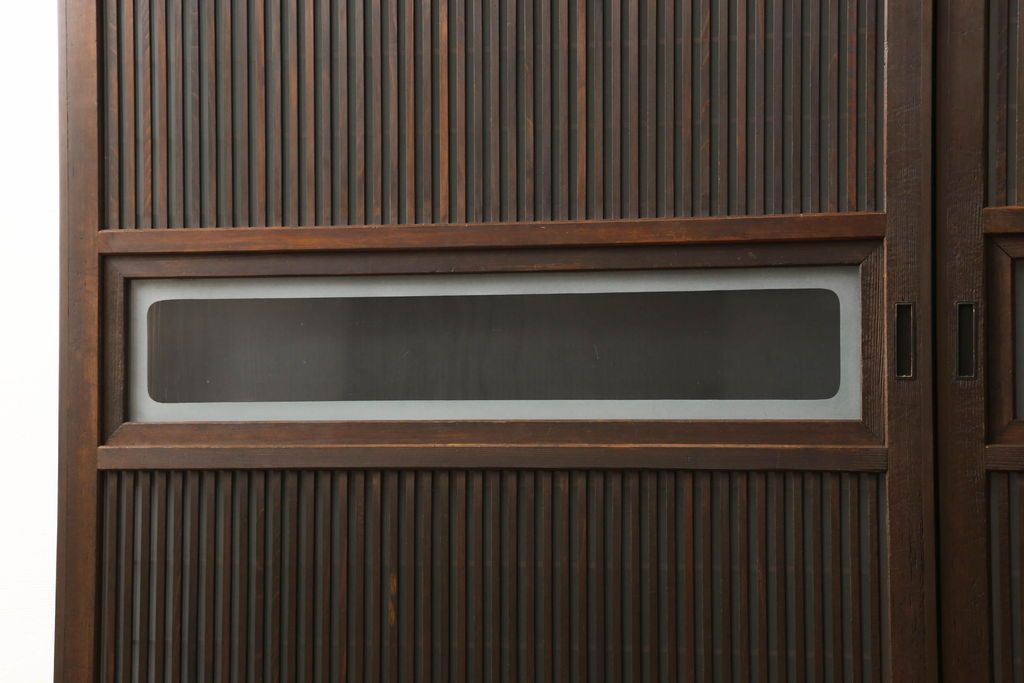 格子ガラス戸2枚をリペア&カスタム!高さと幅をリサイズし、V字戸車を取り付け、付け足した部材や、カットした面は本体の色味に合わせて着色。(引き戸、ガラス帯戸)