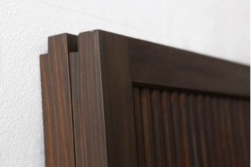 格子ガラス戸2枚をリペア&カスタム!高さと幅をリサイズし、V字戸車を取り付け、付け足した部材や、カットした面は本体の色味に合わせて着色。(引き戸、ガラス帯戸)