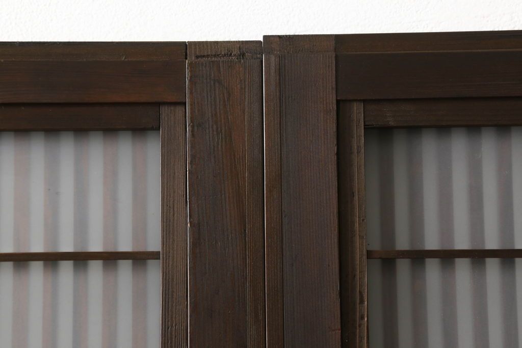 格子ガラス戸2枚をリペア&カスタム!高さと幅をリサイズし、V字戸車を取り付け、付け足した部材や、カットした面は本体の色味に合わせて着色。(引き戸、ガラス帯戸)