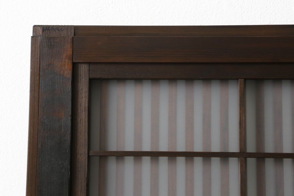 格子ガラス戸2枚をリペア&カスタム!高さと幅をリサイズし、V字戸車を取り付け、付け足した部材や、カットした面は本体の色味に合わせて着色。(引き戸、ガラス帯戸)