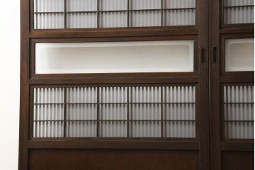 格子ガラス戸2枚をリペア&カスタム!高さと幅をリサイズし、V字戸車を取り付け、付け足した部材や、カットした面は本体の色味に合わせて着色。(引き戸、ガラス帯戸)