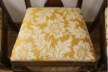 ダイニングチェア4脚をリペア&カスタム!座面生地をご希望の生地に張替え。本体は現状の色味を活かして仕上げ、修繕箇所は本体と馴染むように。(椅子、イス)