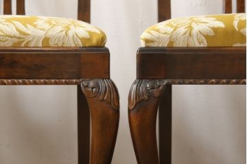 ダイニングチェア4脚をリペア&カスタム!座面生地をご希望の生地に張替え。本体は現状の色味を活かして仕上げ、修繕箇所は本体と馴染むように。(椅子、イス)