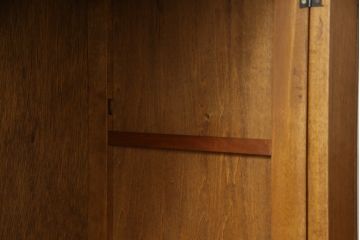 ブックケースの見た目を変えずに綺麗にリペア!現状のお品物に合わせて1トーン程落ち着いた色に着色。(本箱)