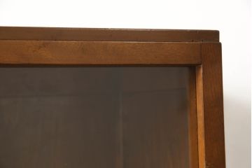 ブックケースの見た目を変えずに綺麗にリペア!現状のお品物に合わせて1トーン程落ち着いた色に着色。(本箱)