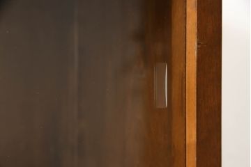 ブックケースの見た目を変えずに綺麗にリペア!現状のお品物に合わせて1トーン程落ち着いた色に着色。(本箱)