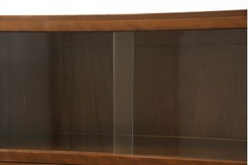 ブックケースの見た目を変えずに綺麗にリペア!現状のお品物に合わせて1トーン程落ち着いた色に着色。(本箱)