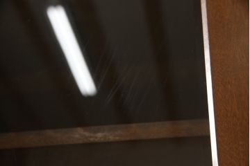 ブックケースの見た目を変えずに綺麗にリペア!現状のお品物に合わせて1トーン程落ち着いた色に着色。(本箱)