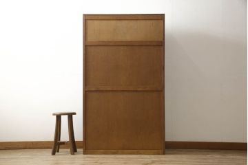 ブックケースの見た目を変えずに綺麗にリペア!現状のお品物に合わせて1トーン程落ち着いた色に着色。(本箱)