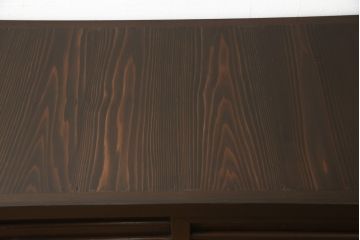 四尺水屋箪笥サイドボードをリペア&カスタム!天板部分の塗り直し、現状のお品物に合わせて1トーン程落ち着いた色に着色し、修繕箇所は本体と馴染むように。(食器棚、収納棚、キャビネット)