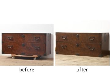 ローチェストをリペア&カスタム!上段をフラップダウン加工し、背面に配線用穴を開け、天板内部を補強。現状のお品物に合わせて1トーン程落ち着いた色に着色し、修繕箇所は本体と馴染むように。(ローボード、テレビ台、引き出し)