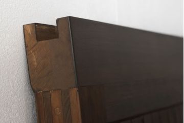 蔵戸をリペア&カスタム!格子裏にクリアガラスはめ込み。指定の吊り金具を取り付けきるよう上下フラットとなるよう造作。既存の鉄金具は黒染めをし、外部用塗にて仕上げ。(玄関戸、引き戸、建具)