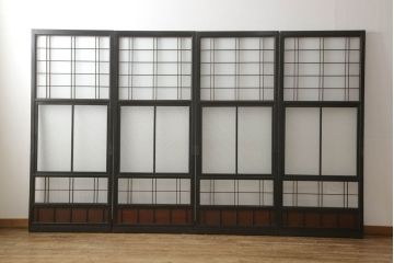 ガラス戸4枚をリペア&カスタム!高さと幅をリサイズし、下部は当社オリジナルの麻の葉模様ガラスに交換。本体は現状の色味を活かして仕上げ、修繕箇所を本体と馴染むように。(引き戸、建具)