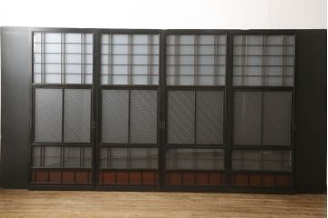 ガラス戸4枚をリペア&カスタム!高さと幅をリサイズし、下部は当社オリジナルの麻の葉模様ガラスに交換。本体は現状の色味を活かして仕上げ、修繕箇所を本体と馴染むように。(引き戸、建具)