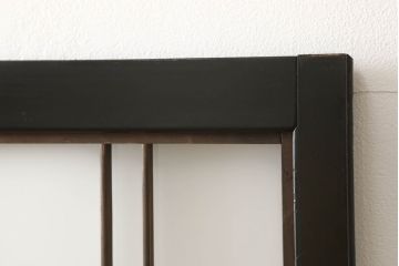 ガラス戸4枚をリペア&カスタム!高さと幅をリサイズし、下部は当社オリジナルの麻の葉模様ガラスに交換。本体は現状の色味を活かして仕上げ、修繕箇所を本体と馴染むように。(引き戸、建具)